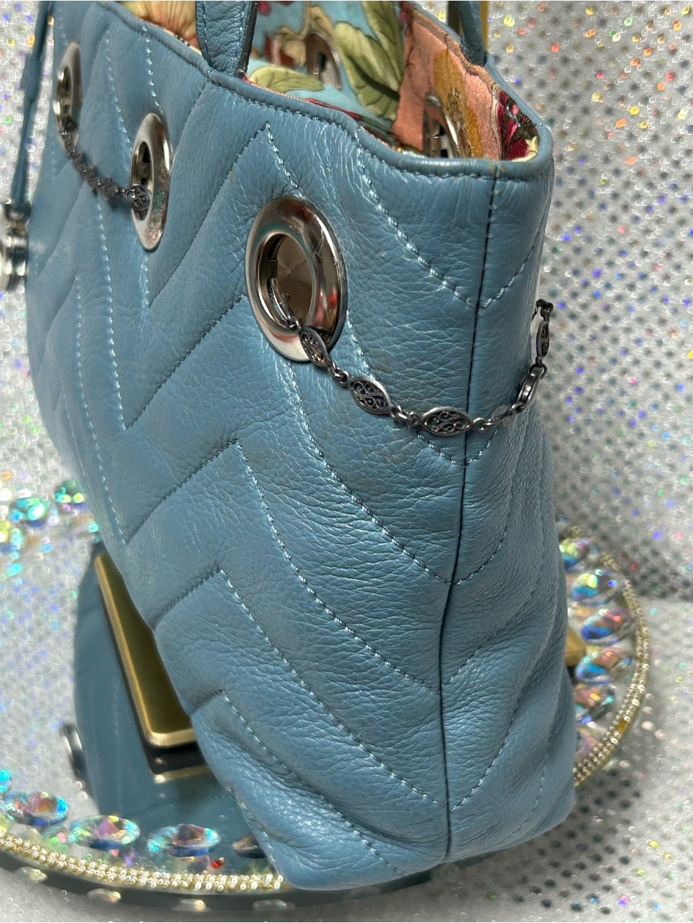 Sharif Sky Blue Quilted Shoulder Bag with Heart Charm Approx. 14 x 8 x 3 - Picture 4 of 17